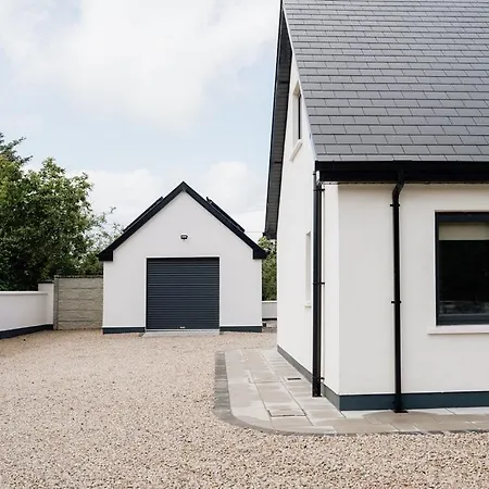 Semesterbostad Balleeghan House Malin