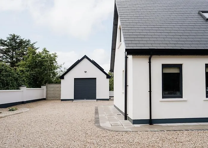 Semesterbostad Balleeghan House Malin